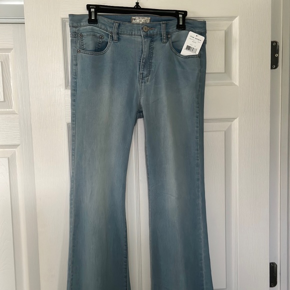 Free People Denim - NEW Free People, Marlin Blue Stretch Mid Rise Vintage Flare Jeans 30R (run long)